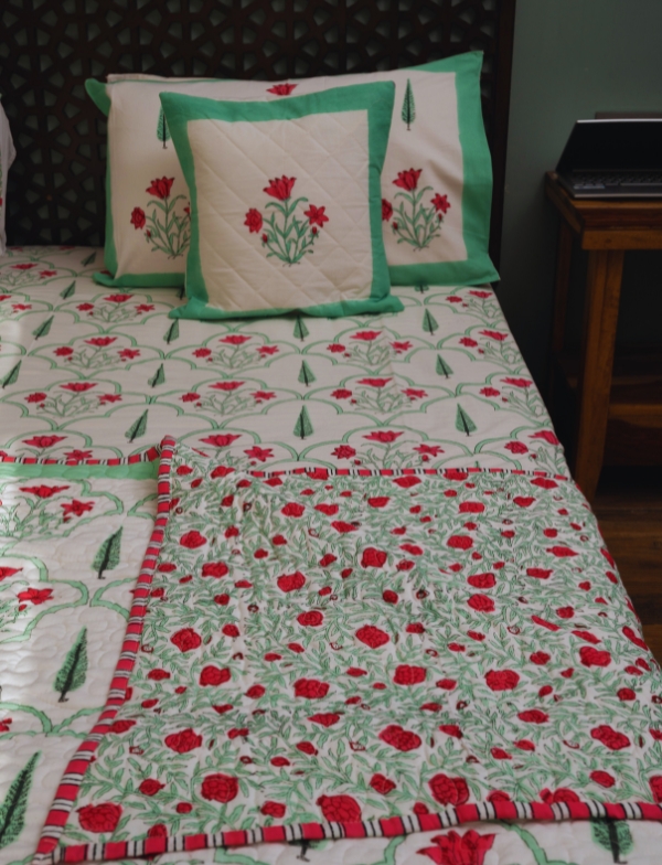 Red Petal Paradise Bedding Set